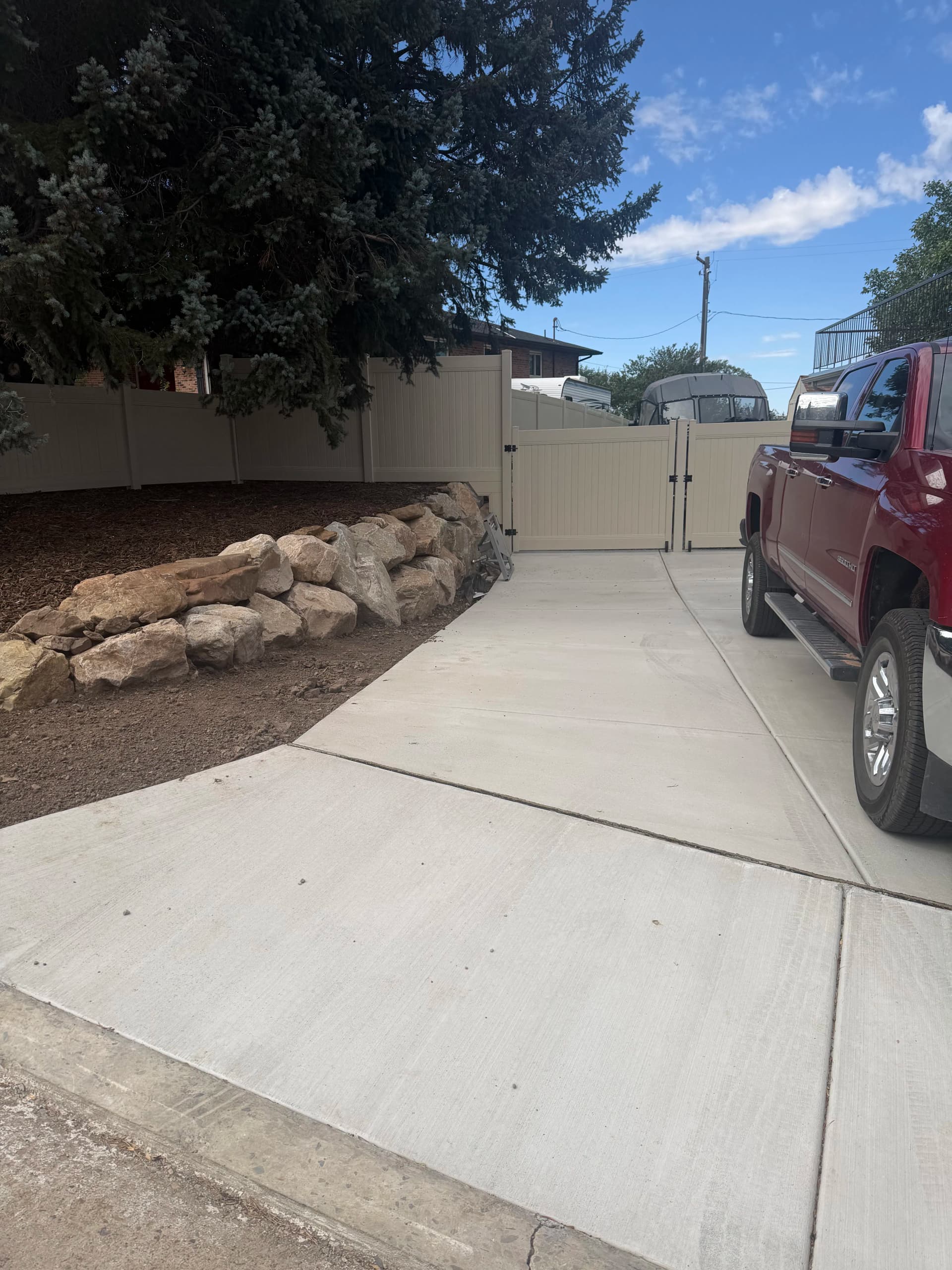 Gallery photos for Sloped Yard Turned Into a Solid Parking Setup: Image #2