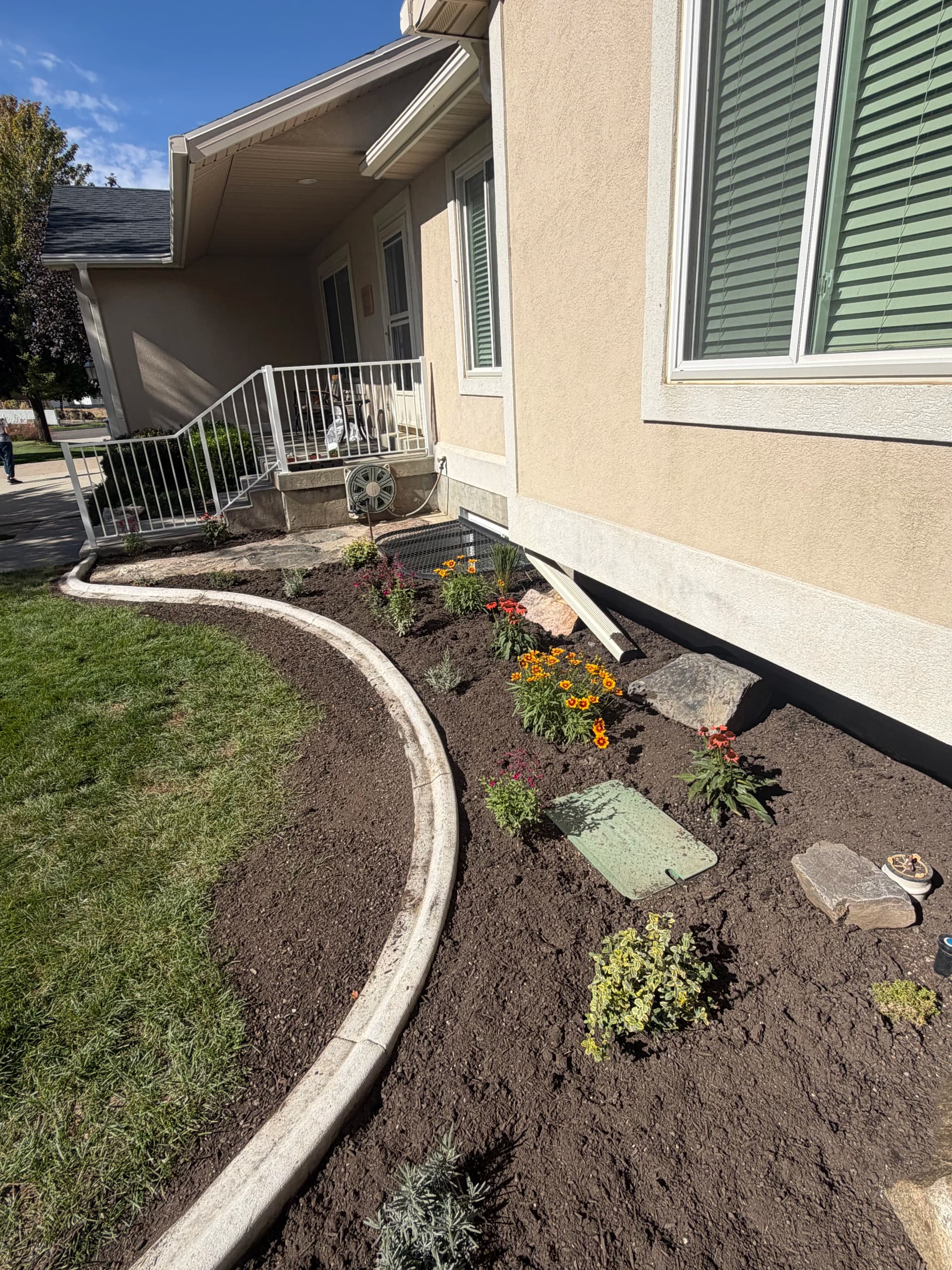 Gallery photos for Flower Bed Redos That Make Your Home Look Sharp Again: Image #2