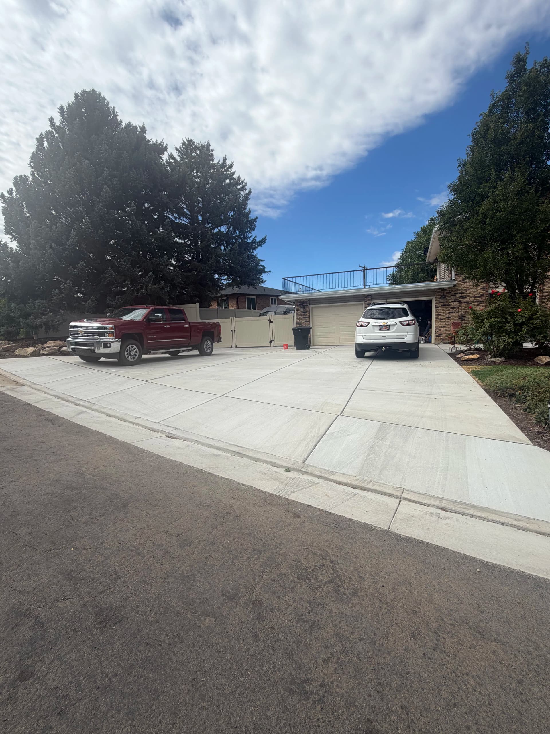 Gallery photos for Sloped Yard Turned Into a Solid Parking Setup: Image #1