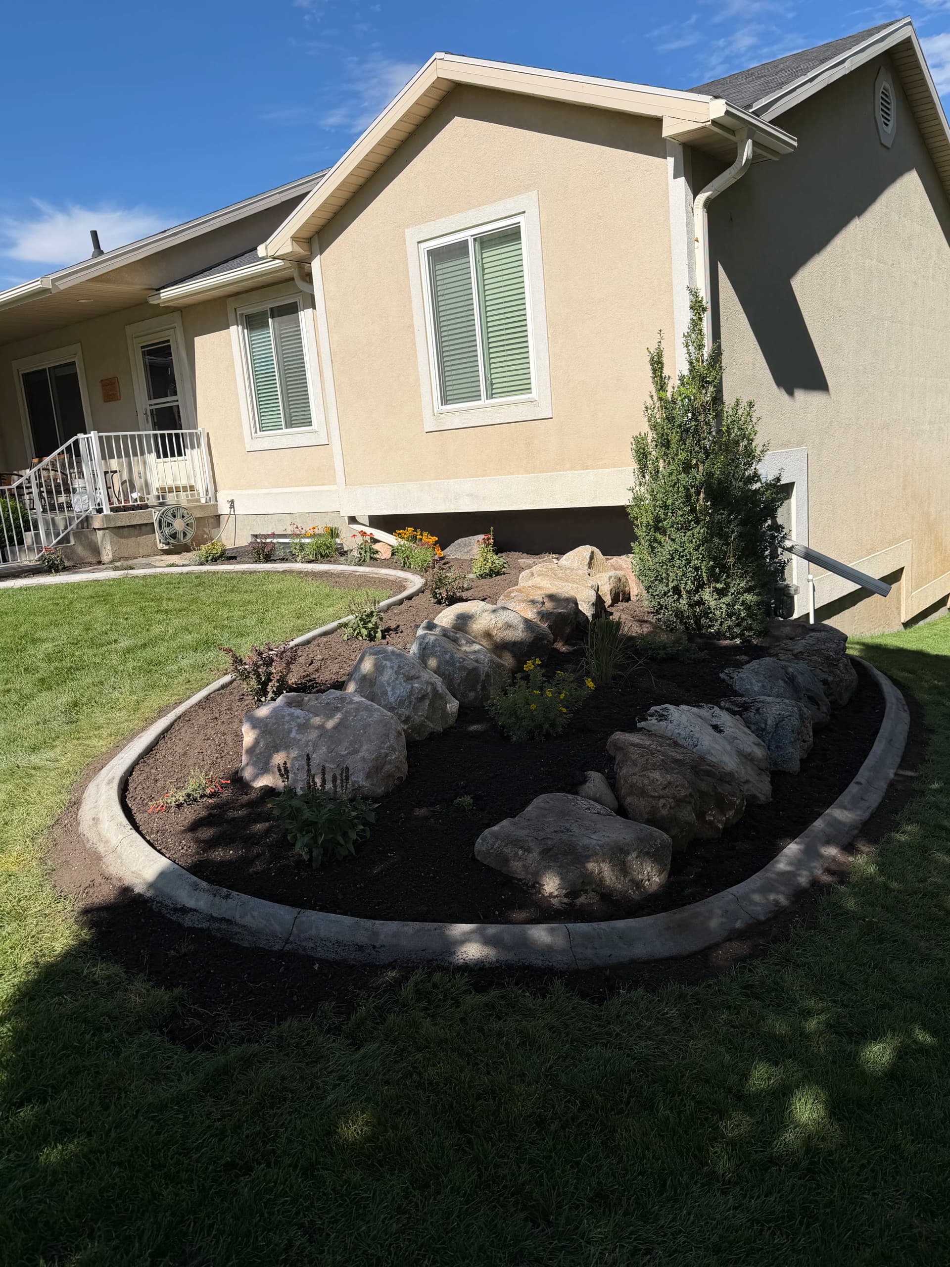 Gallery photos for Flower Bed Redos That Make Your Home Look Sharp Again: Image #1