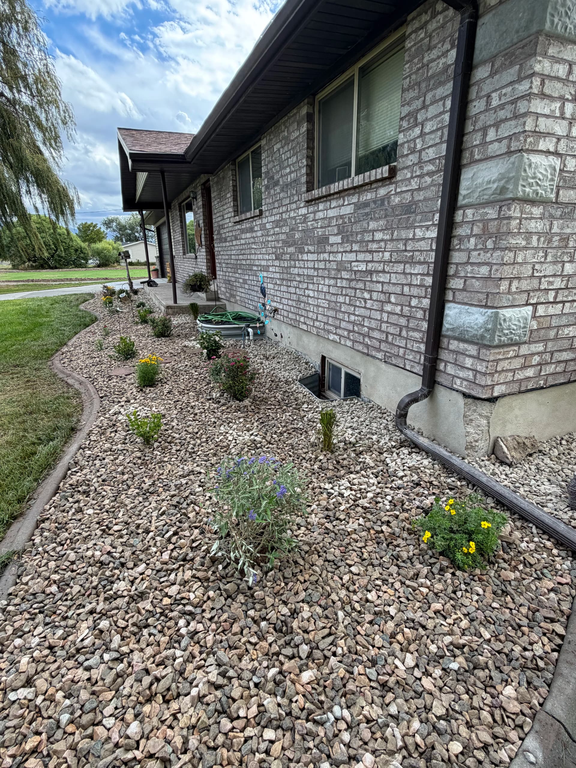 Gallery photos for Flower Bed Redos That Make Your Home Look Sharp Again: Image #4