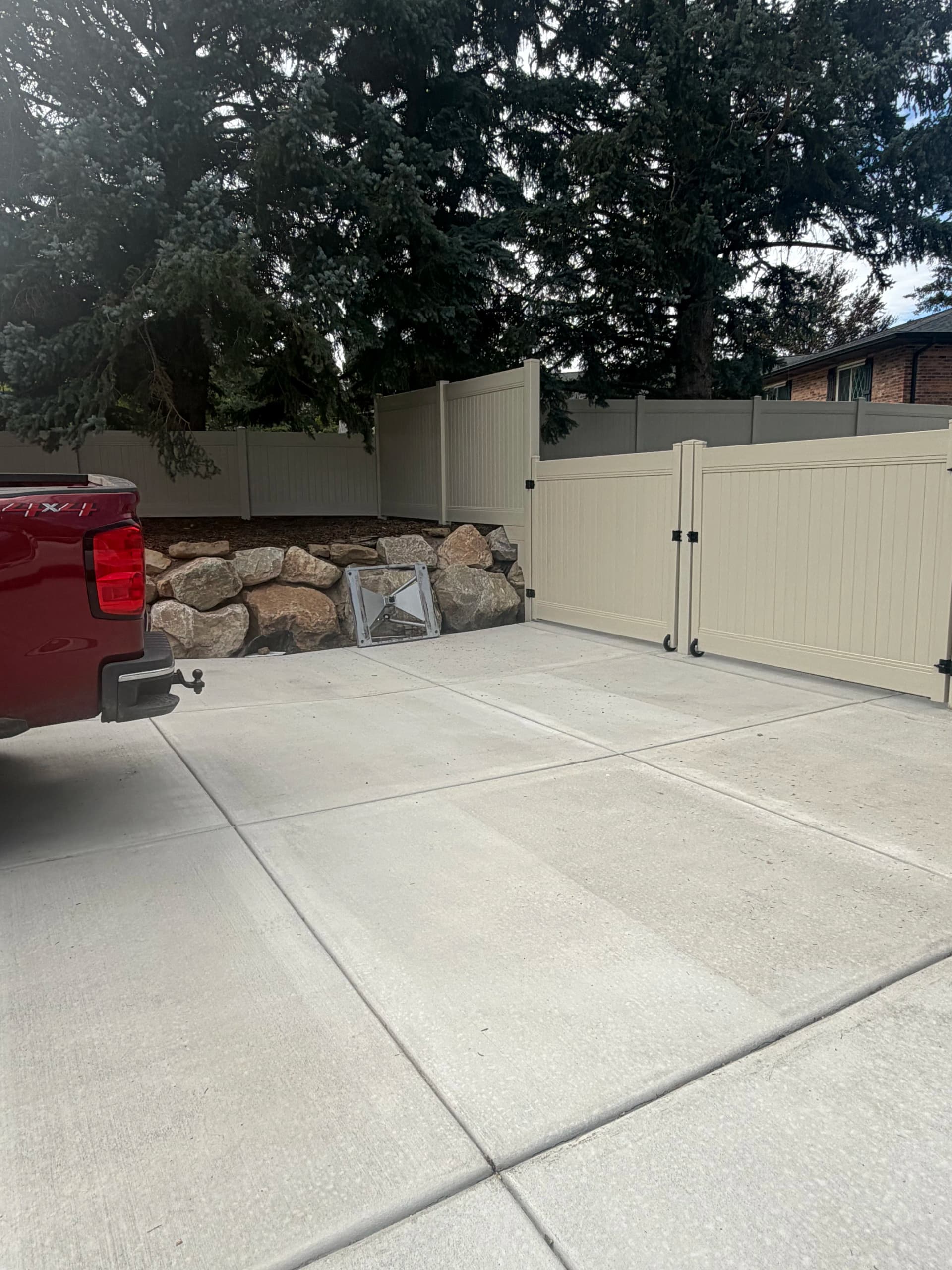 Gallery photos for Sloped Yard Turned Into a Solid Parking Setup: Image #5
