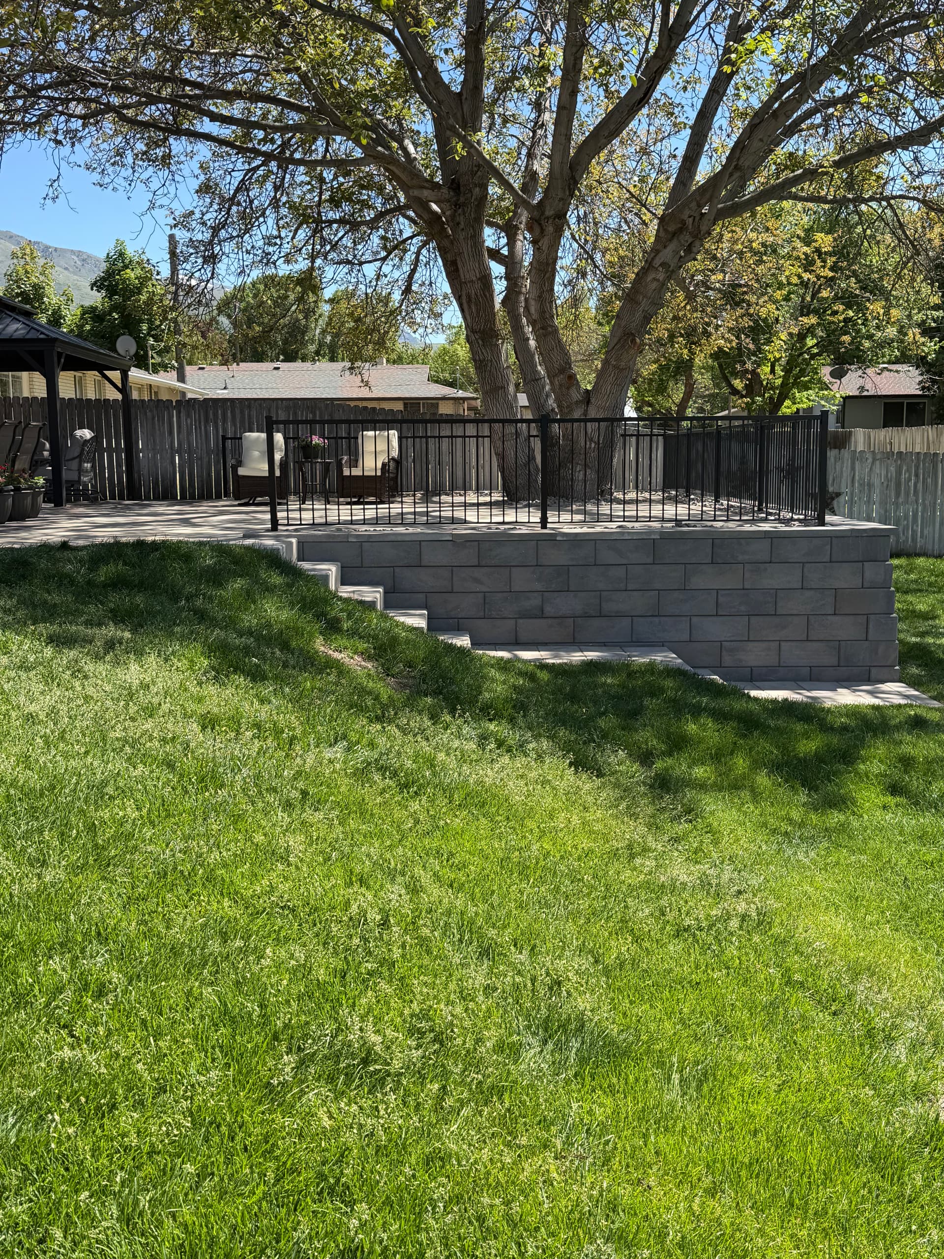 Gallery photos for Sloped Backyard Turned Into a Real Outdoor Living Space: Image #1
