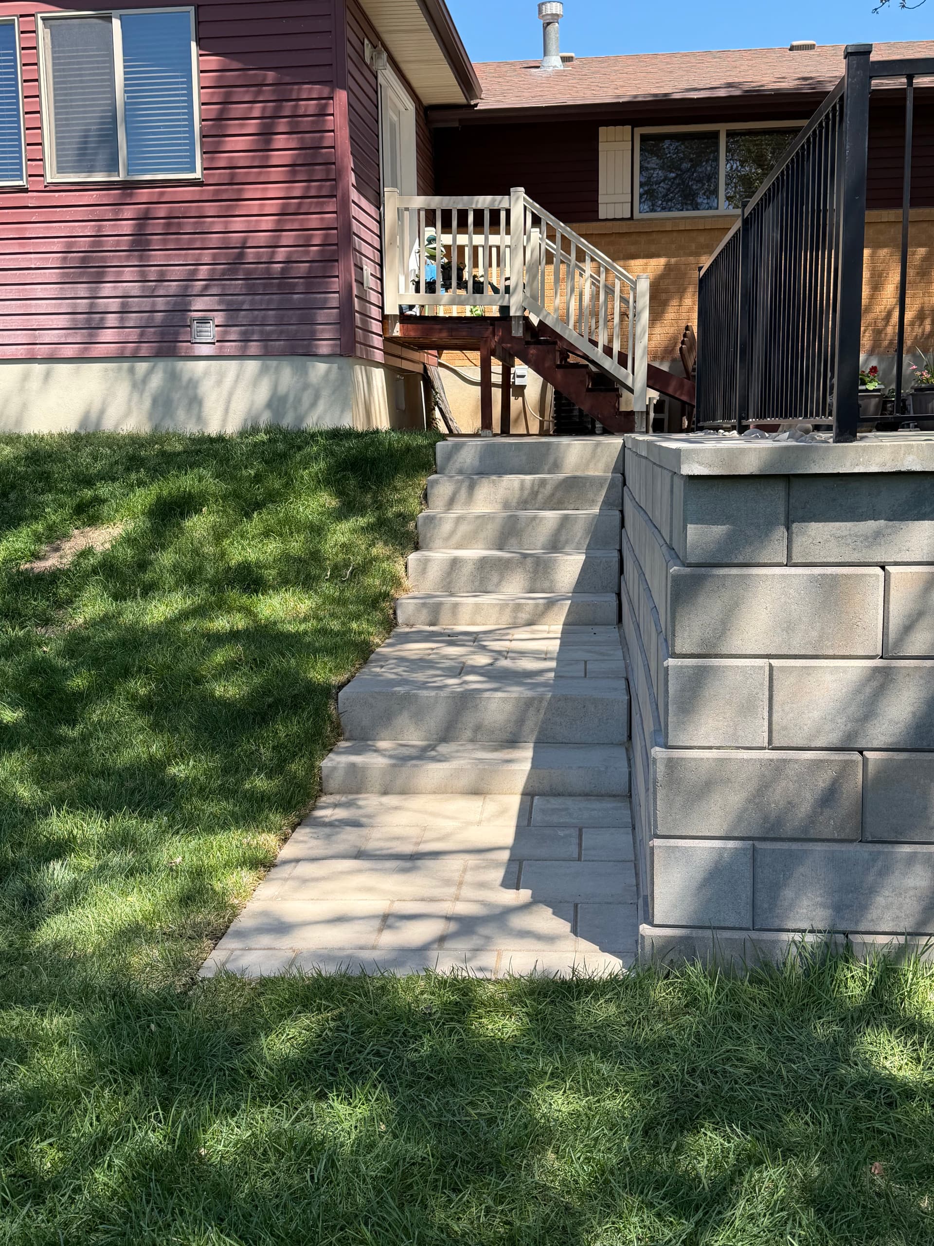 Gallery photos for Sloped Backyard Turned Into a Real Outdoor Living Space: Image #2