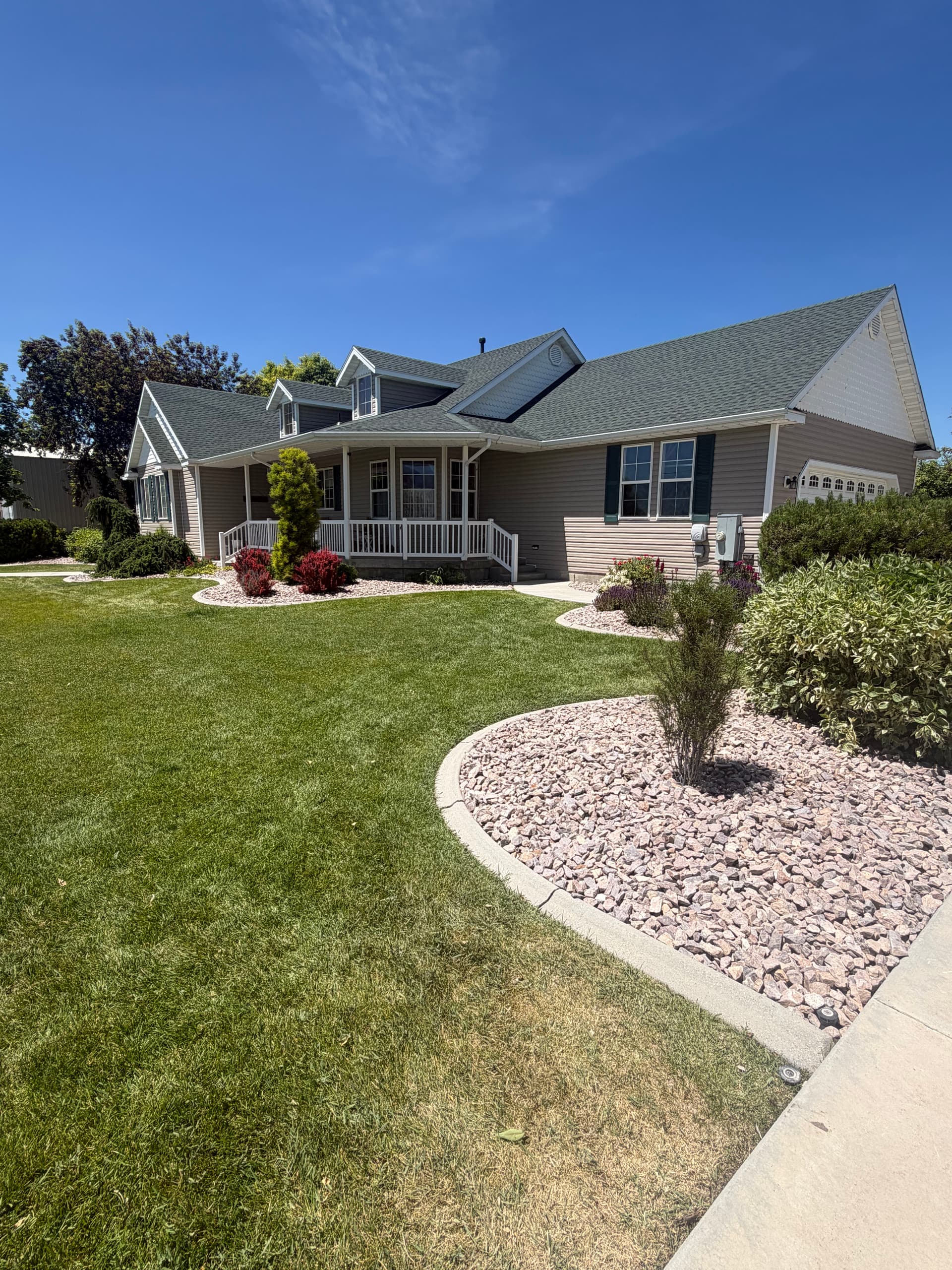 Gallery photos for Fresh Mulch and Decorative Rock That Actually Makes a Difference: Image #5