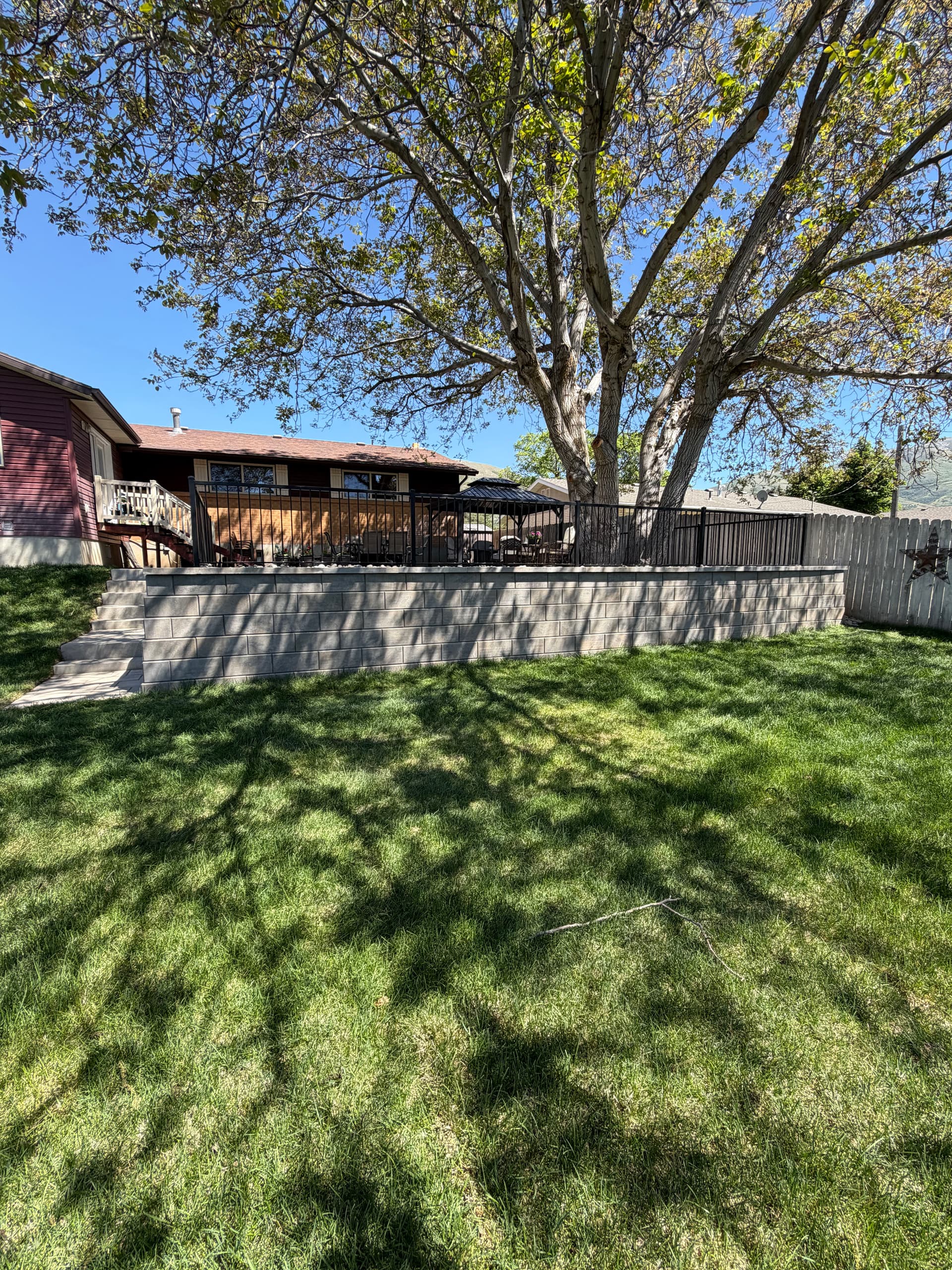 Gallery photos for Sloped Backyard Turned Into a Real Outdoor Living Space: Image #6